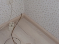 Sockelleiste verdeckt Kabel und Leitungen